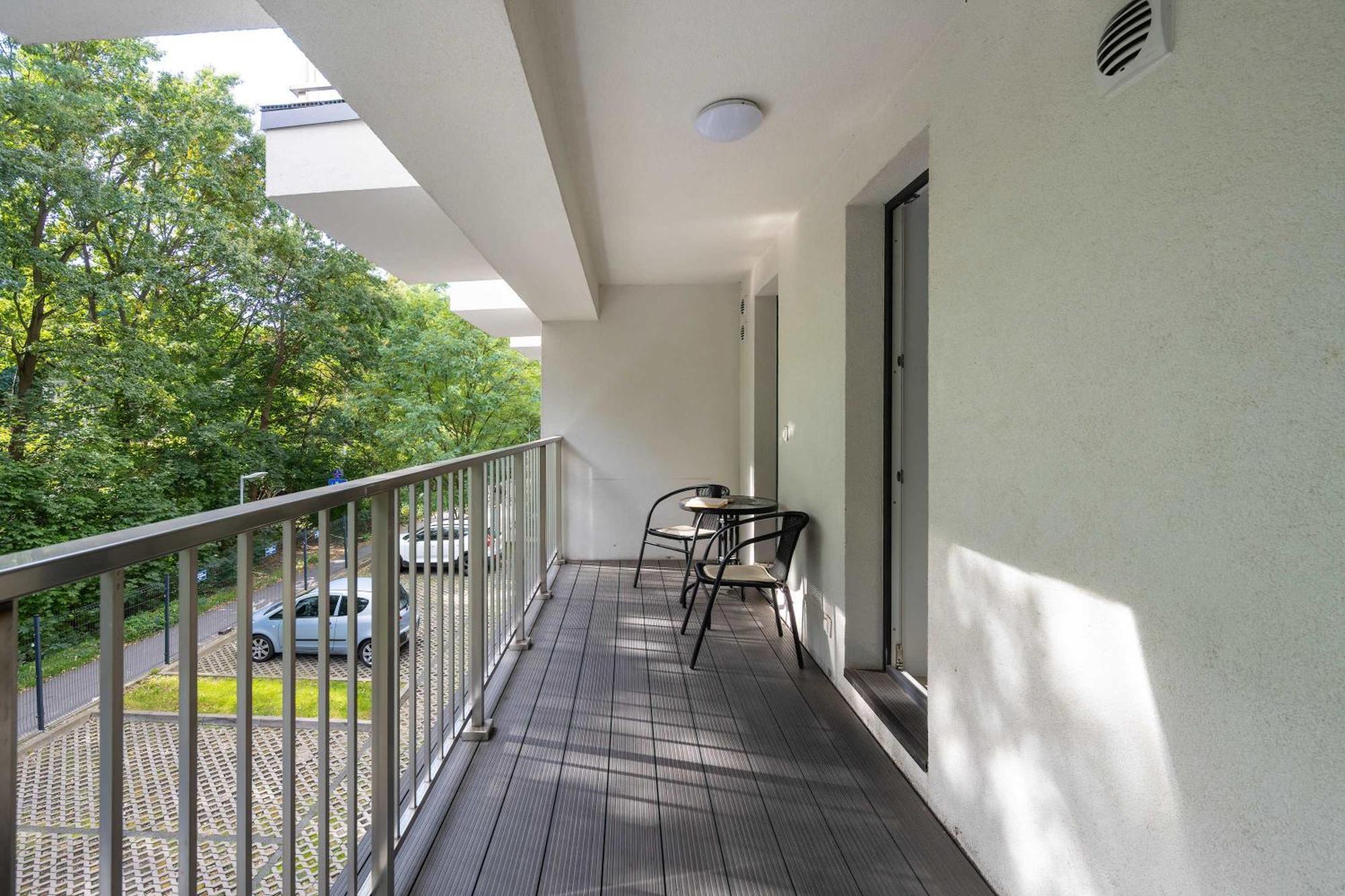 Appartamento Elegancki Z Parkingiem I Umeblowanym Balkonem We Wroclawiu By Renters