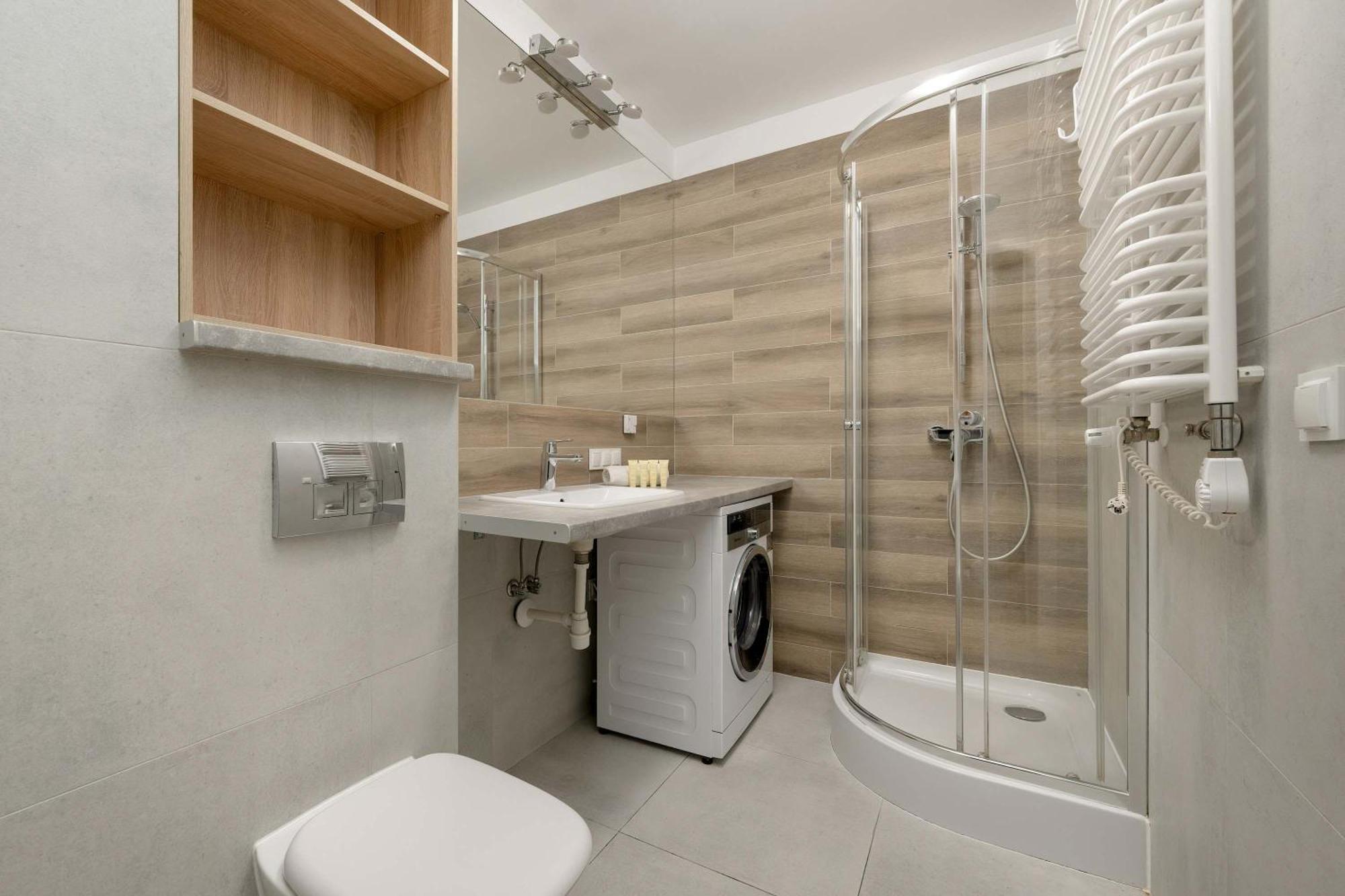 Elegancki Z Parkingiem I Umeblowanym Balkonem We Wroclawiu By Renters * Breslavia