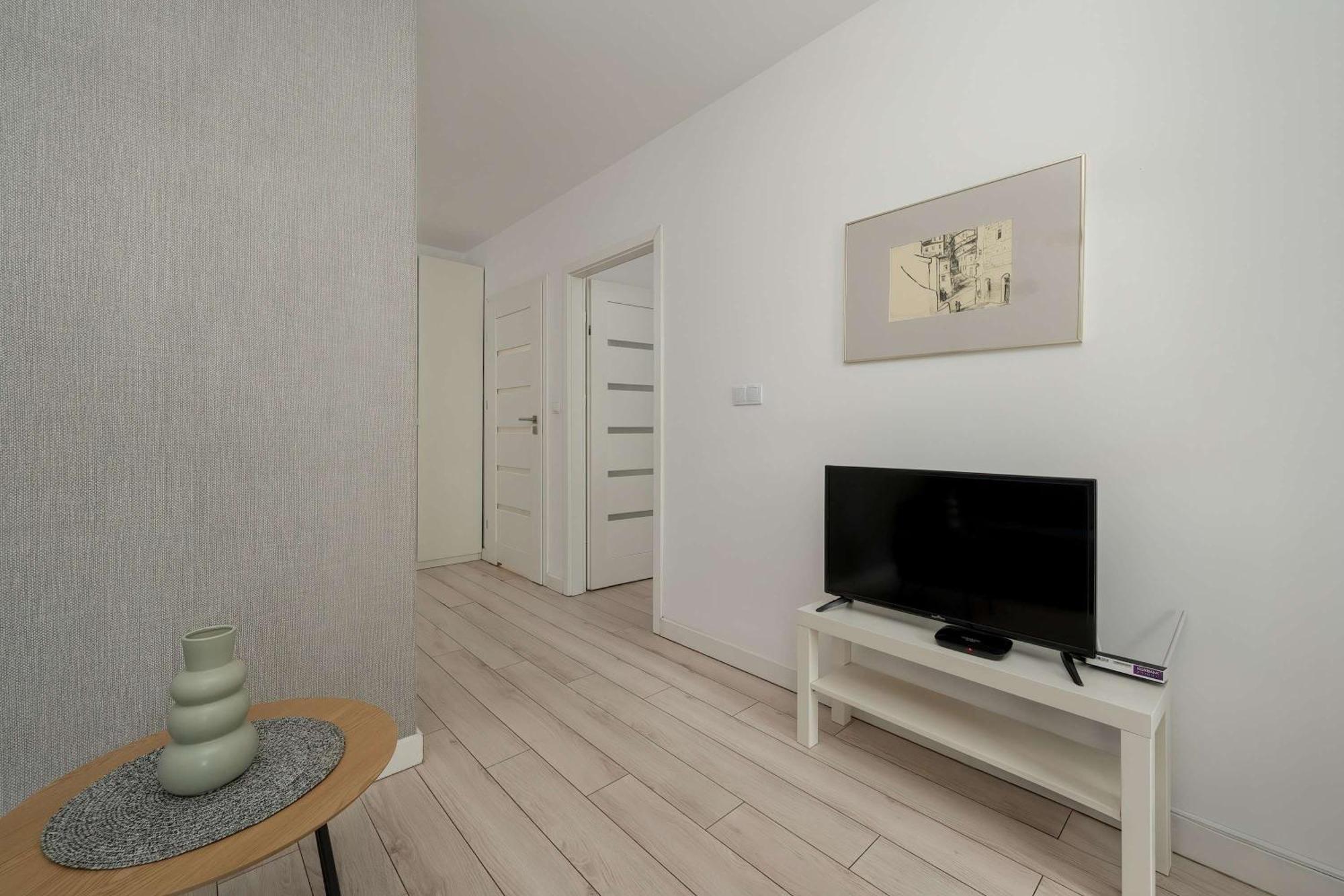 Elegancki Z Parkingiem I Umeblowanym Balkonem We Wroclawiu By Renters *