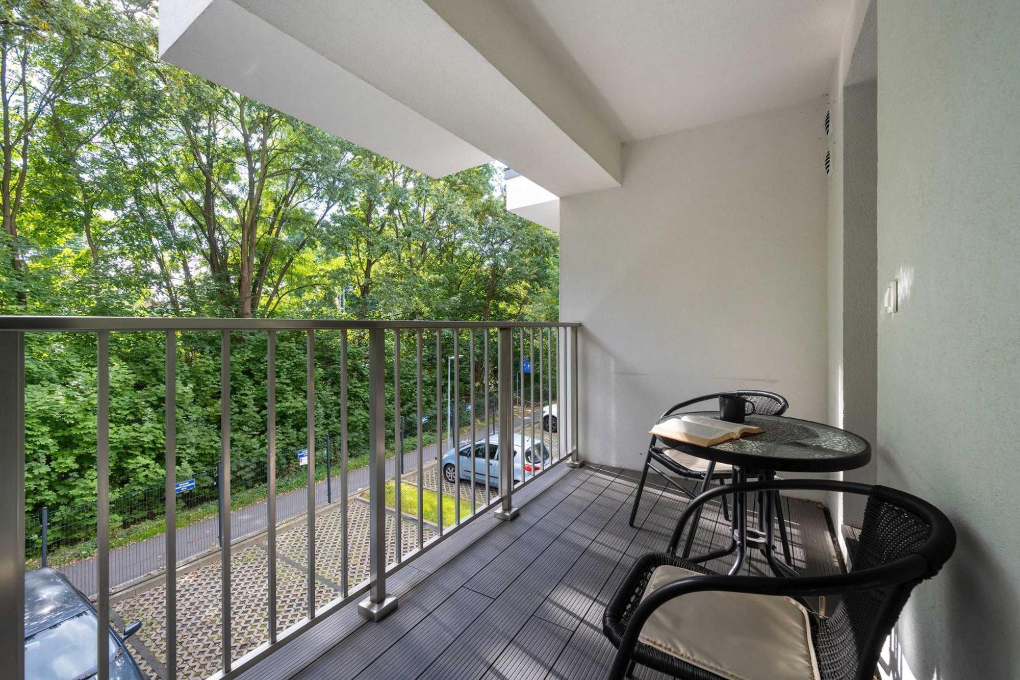 Apartament Elegancki Z Parkingiem I Umeblowanym Balkonem We Wroclawiu By Renters *