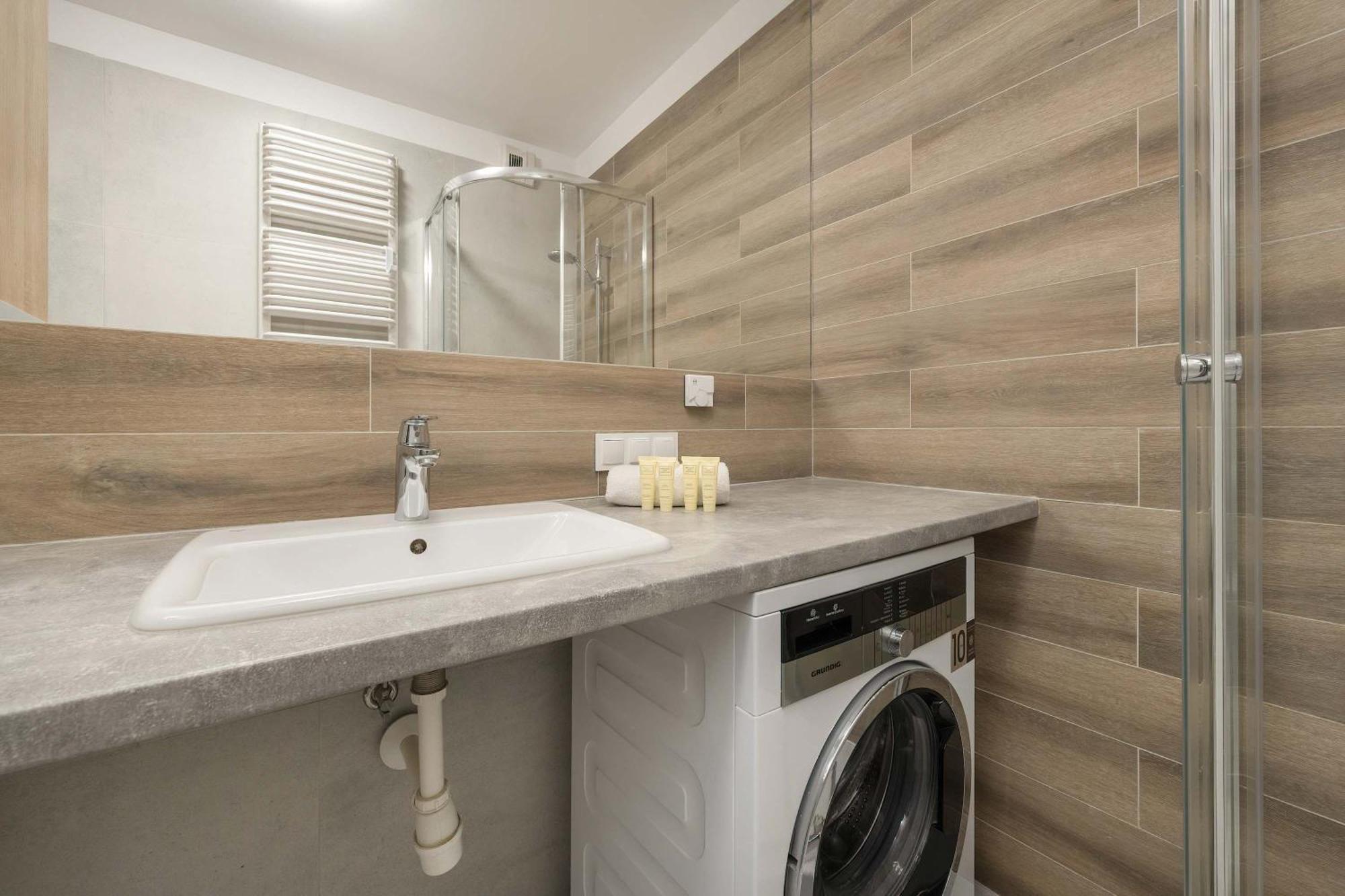 Elegancki Z Parkingiem I Umeblowanym Balkonem We Wroclawiu By Renters Apartament